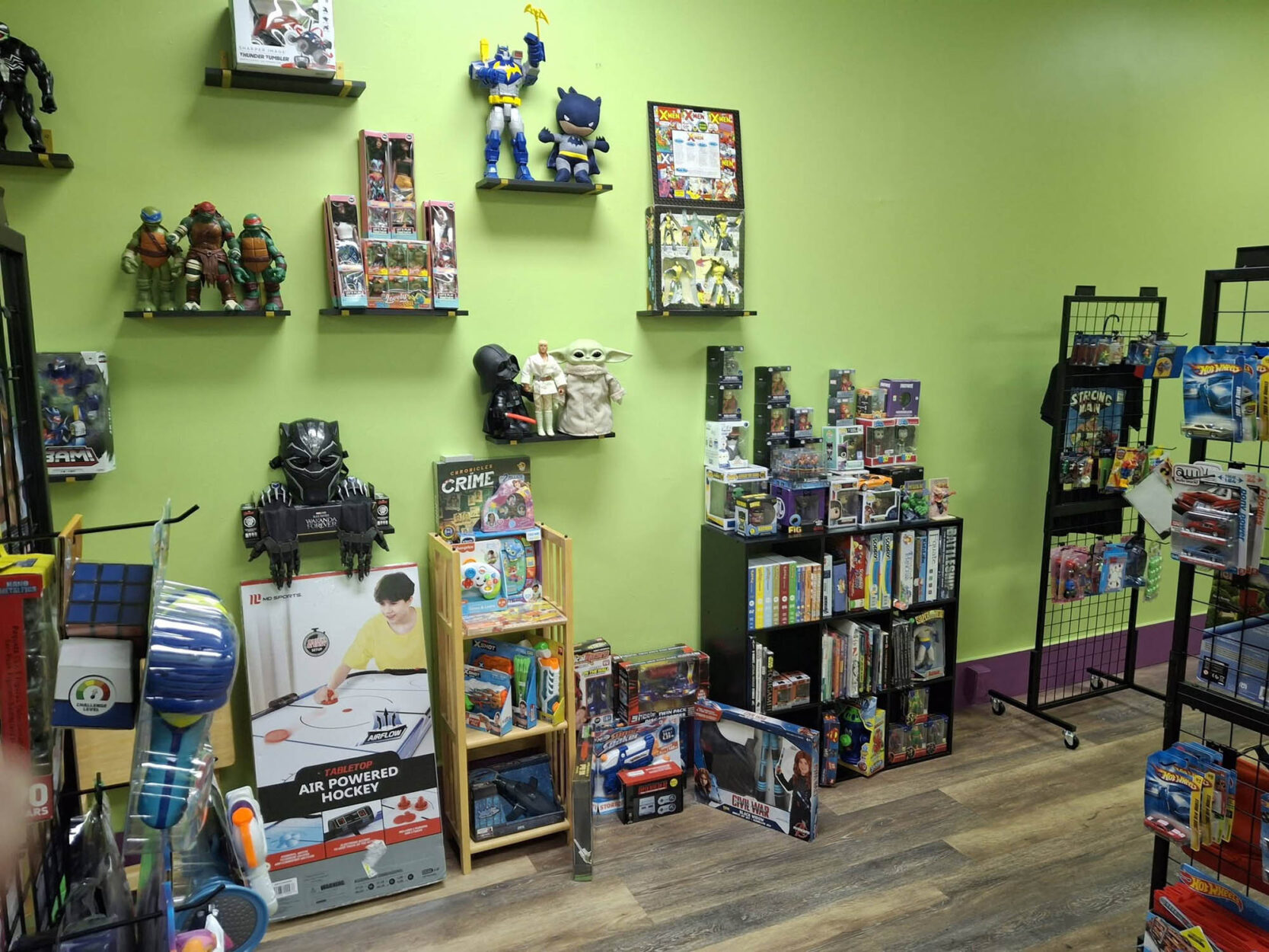 UC UNIVERSE GEEK EMPORIUM